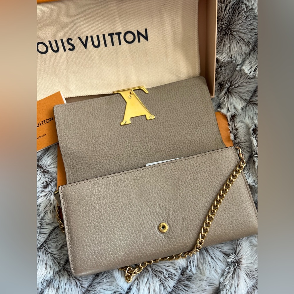 Louis Vuitton Taurillon Capucines Long Bifold Wallet on chain/crossbody bag 🔥 - Picture 6 of 15